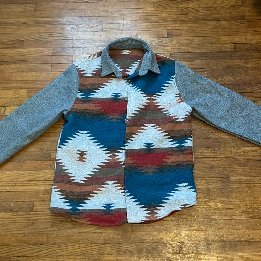 Super cute over sized Aztec patterned jacket. Women’s size M